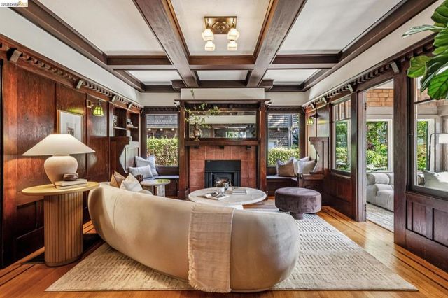 2953 Hillegass Ave, Berkeley, CA 94705