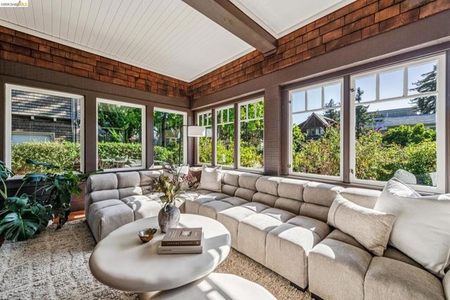 2953 Hillegass Ave, Berkeley, CA 94705