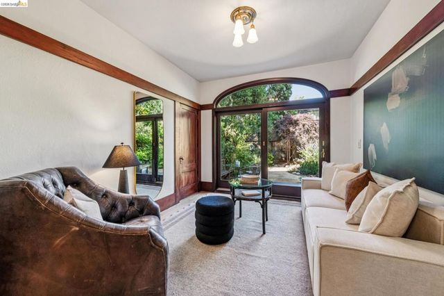 2953 Hillegass Ave, Berkeley, CA 94705