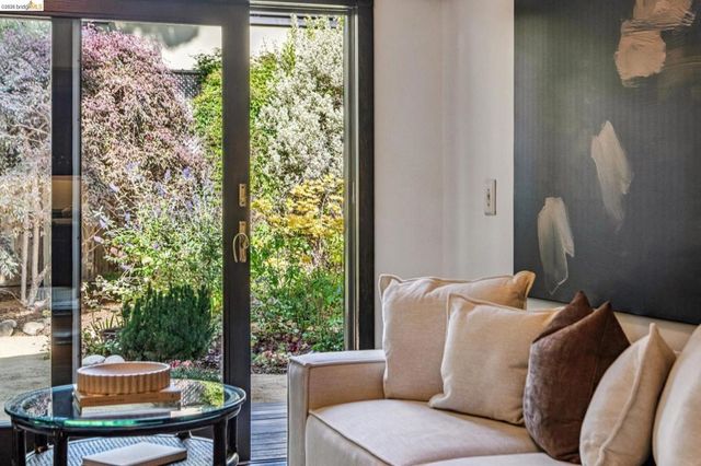 2953 Hillegass Ave, Berkeley, CA 94705