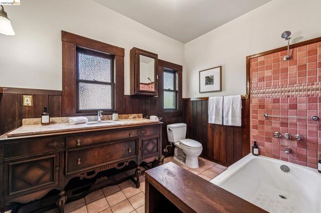 2953 Hillegass Ave, Berkeley, CA 94705