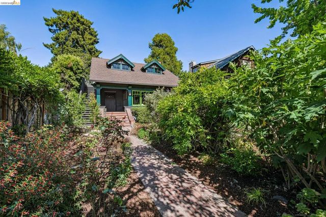 2953 Hillegass Ave, Berkeley, CA 94705