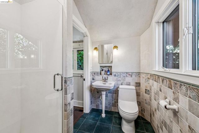 2953 Hillegass Ave, Berkeley, CA 94705