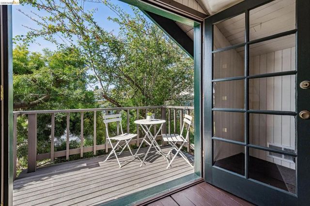 2953 Hillegass Ave, Berkeley, CA 94705