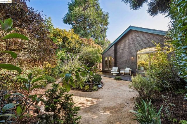 2953 Hillegass Ave, Berkeley, CA 94705