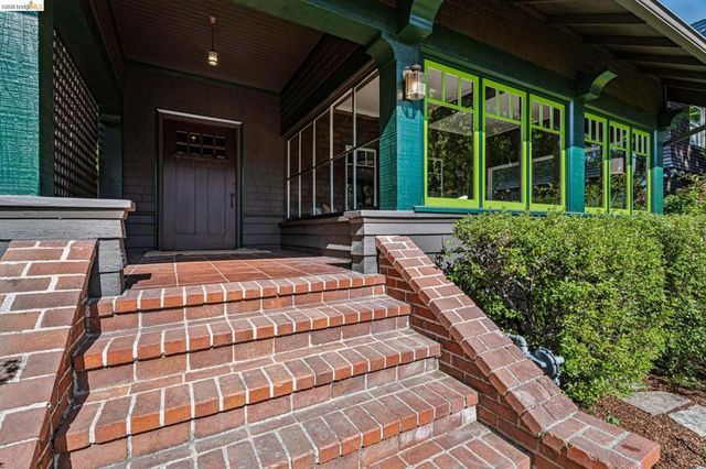 2953 Hillegass Ave, Berkeley, CA 94705