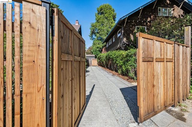 2953 Hillegass Ave, Berkeley, CA 94705