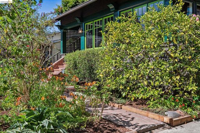 2953 Hillegass Ave, Berkeley, CA 94705