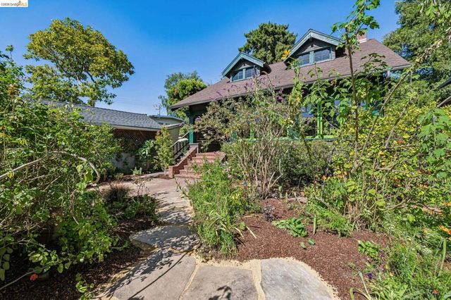 2953 Hillegass Ave, Berkeley, CA 94705