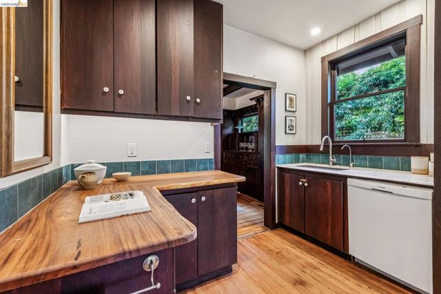 2953 Hillegass Ave, Berkeley, CA 94705