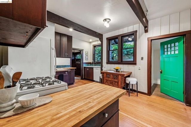 2953 Hillegass Ave, Berkeley, CA 94705
