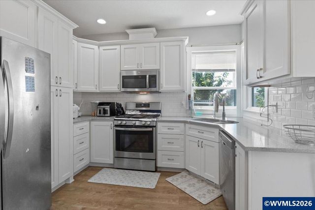 518 Red Cedar Ln NE, Salem, OR 97301