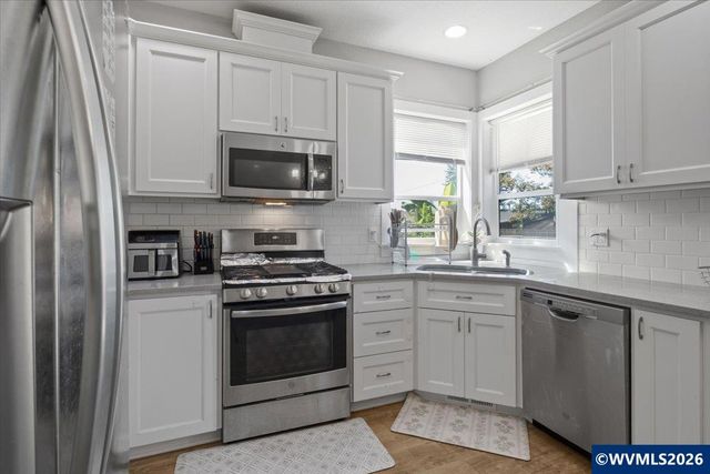 518 Red Cedar Ln NE, Salem, OR 97301