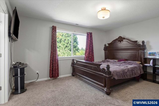 518 Red Cedar Ln NE, Salem, OR 97301