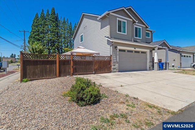 518 Red Cedar Ln NE, Salem, OR 97301