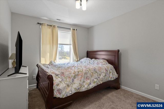 518 Red Cedar Ln NE, Salem, OR 97301