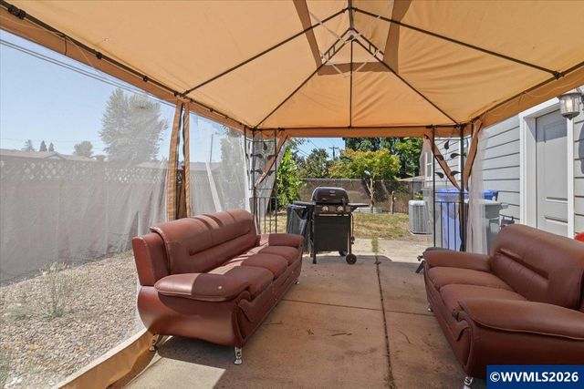 518 Red Cedar Ln NE, Salem, OR 97301