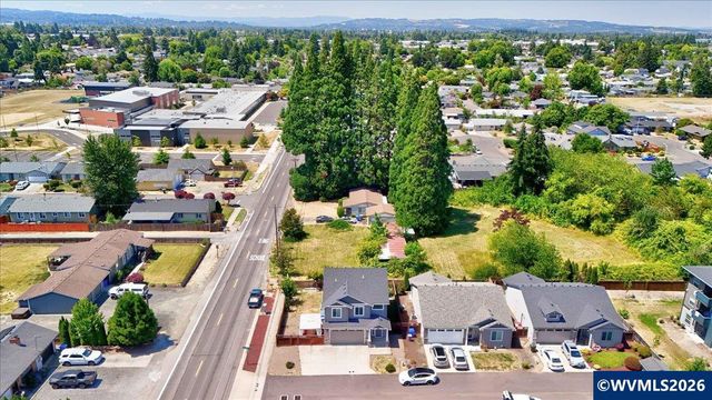 518 Red Cedar Ln NE, Salem, OR 97301