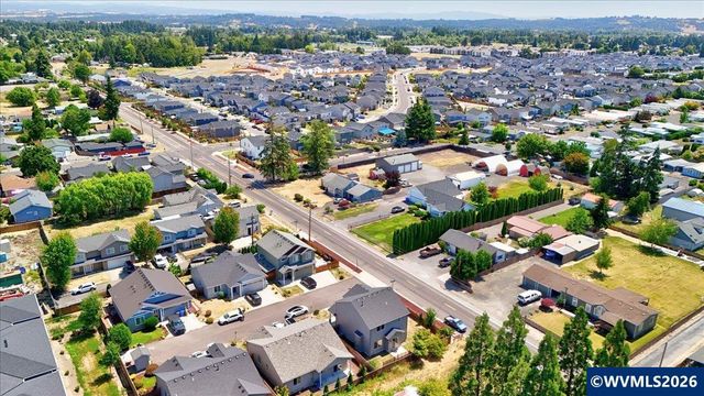 518 Red Cedar Ln NE, Salem, OR 97301