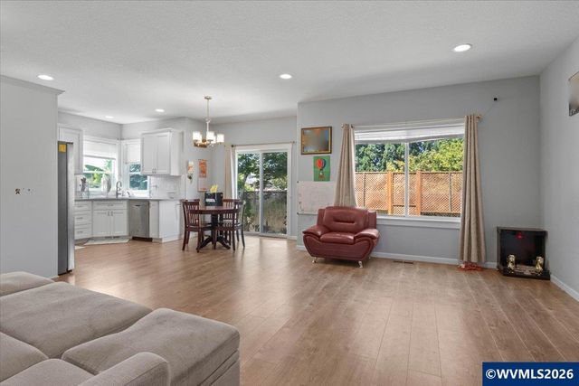 518 Red Cedar Ln NE, Salem, OR 97301
