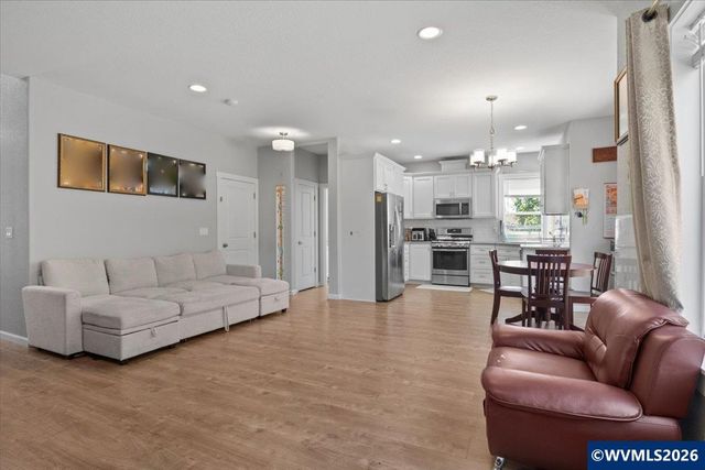 518 Red Cedar Ln NE, Salem, OR 97301