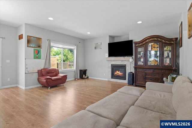 518 Red Cedar Ln NE, Salem, OR 97301
