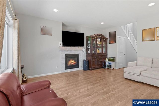 518 Red Cedar Ln NE, Salem, OR 97301