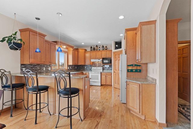 2594 MISTY RIVER LANE, De Pere, WI 54115