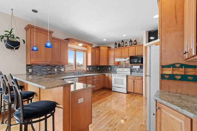 2594 MISTY RIVER LANE, De Pere, WI 54115