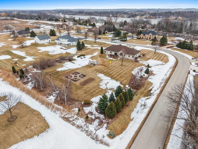 2594 MISTY RIVER LANE, De Pere, WI 54115