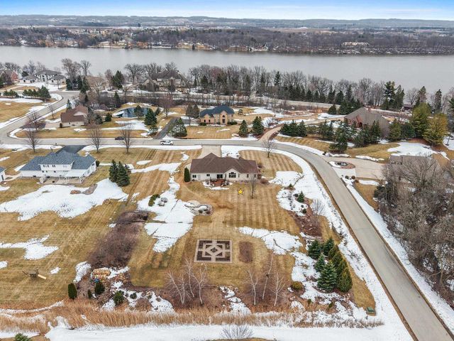 2594 MISTY RIVER LANE, De Pere, WI 54115