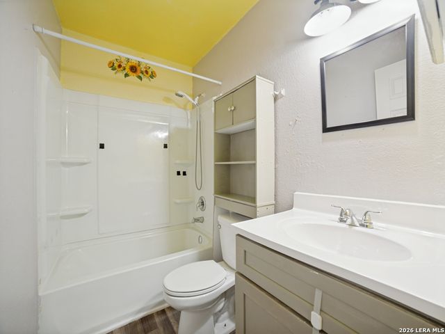 2882 CHERRY FIELD DR, San Antonio, TX 78245
