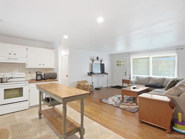 5370 Hollow Corners Road, Dryden, MI 48428