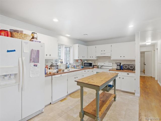 5370 Hollow Corners Road, Dryden, MI 48428