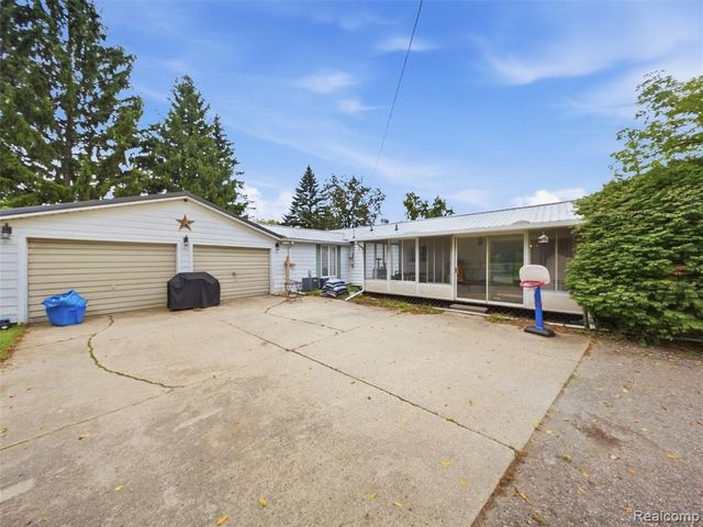 5370 Hollow Corners Road, Dryden, MI 48428