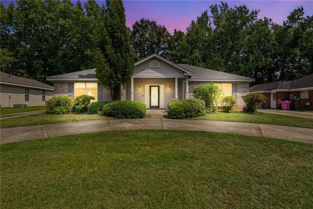 1772 Woodmont Drive, Semmes, AL 36575