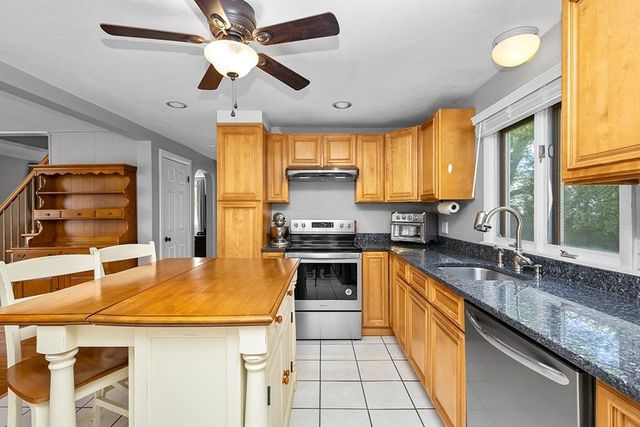 4 Lynn Ave, Plainville, MA 02762