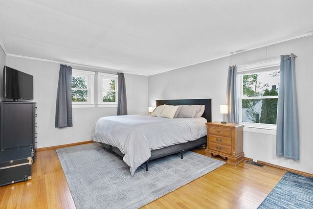4 Lynn Ave, Plainville, MA 02762
