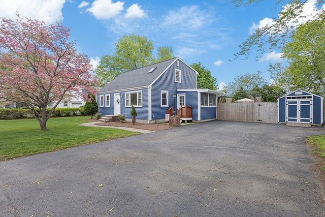 4 Lynn Ave, Plainville, MA 02762