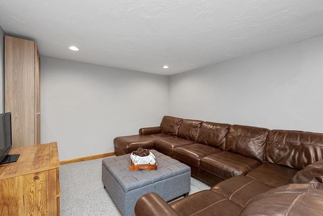 4 Lynn Ave, Plainville, MA 02762