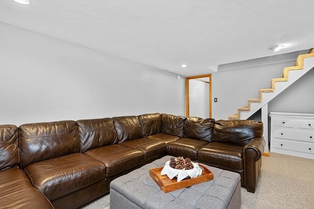 4 Lynn Ave, Plainville, MA 02762
