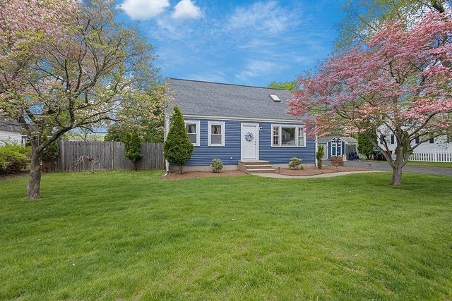 4 Lynn Ave, Plainville, MA 02762