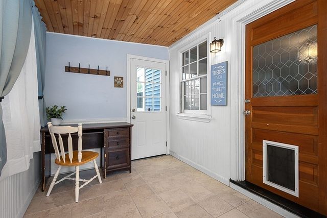 4 Lynn Ave, Plainville, MA 02762