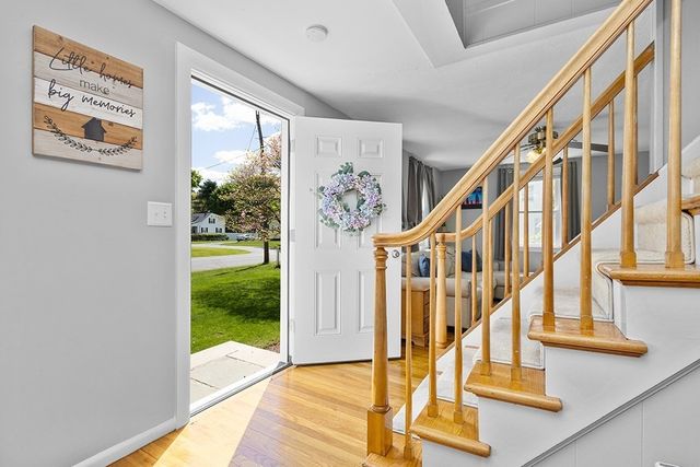 4 Lynn Ave, Plainville, MA 02762