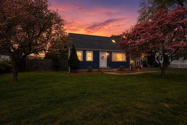 4 Lynn Ave, Plainville, MA 02762