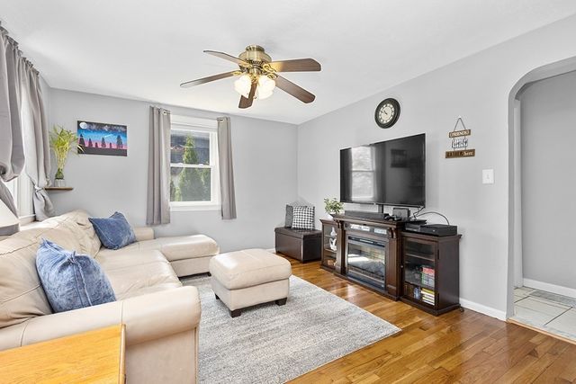 4 Lynn Ave, Plainville, MA 02762