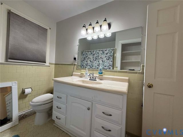 8295 Franklin Ln, Hanover, VA 23111