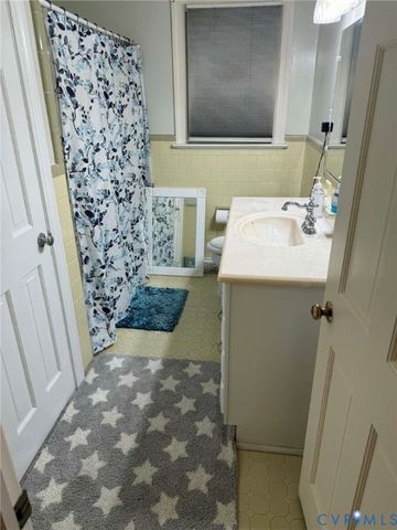 8295 Franklin Ln, Hanover, VA 23111