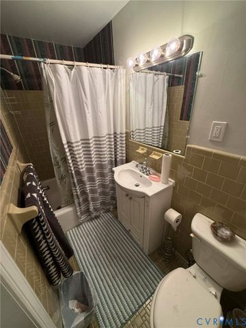 8295 Franklin Ln, Hanover, VA 23111