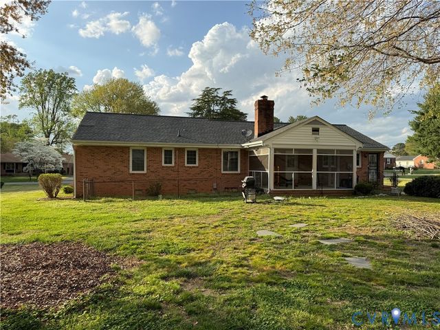 8295 Franklin Ln, Hanover, VA 23111